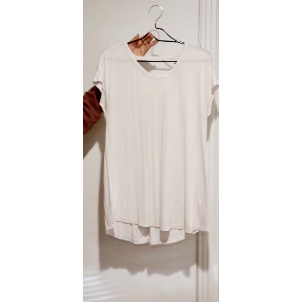 White amazon athleisure, loose fitting